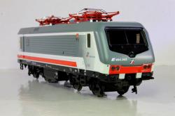 VITRAINS HO - art. 2241 FS E 464.343 nuova livrea Intercity Sun - Epova VI , VITRAINS HO - art. 2241 FS E 464.343 nuova livrea Intercity Sun - Epova VI 

Nuova Livrea per il collaudatissimo modello della notra casa Padovana 
Modello con motore a 5 poli centrale e trasmissione cardanica per distribuzione della forza di trazione su tutti gli assi, Luci con led bianche e rosse  con accensione automatica secondo il senso di marcia predisposizione per decoder PluX 22

Modello in offerta speciale a 169,99 (listino 189 Euro)