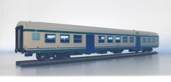 VITRAINS HO - art. 3202 - FS Carrozza MDVC di 2 classe, VITRAINS HO - art. 3202 - FS Carrozza MDVC di 2 classe
Livrea XMPR con tetto bianco con illuminazione interna
serie 50 83 21 79 807-8 nB Epoca V
Bellissima e molto dettagliata carrozza completa di illuminazione interna sia analogica che digitale - fine arredo interno e dotata di ganci estraibili a norme NEM e cinematismo per allontanamento timoneria in curva - Modello in Offerta Speciale a 64 Euro (Listino 75,90 Euro)