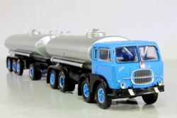 BREKINA HO art. BK 58451 - Fiat 690 Millepiedi "Baffone" Camion autocisterna con rimorchio - colore blu , BREKINA HO art. BK 58451 - Fiat 690 Millepiedi "Baffone" Camion autocisterna con rimorchio - colore blu - Verione Limitata
Immancabile sui plastici e diorami italiani in Epoca IV - Modello molto dettaglato nella prestigiosa linea Starline 