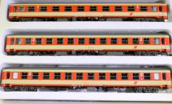 Jaegerndorfer HO - art. 90402 - OBB Set 3 Carrozze tipo UIC-X due di 2° cl + una di 1° cl. in livrea Sparlack arancio/crema Epoca V.