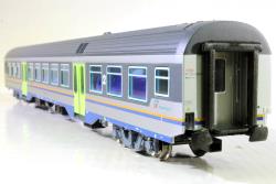 VITRAINS HO - art. 3284 Carrozza MDVC 2 classe Livrea DTR e illuminazione interna Serie 50 83 21-86 376-5 I-TI nB - Epoca VI, VITRAINS HO - art. 3284 Carrozza MDVC 2 classe
Livrea DTR e illuminazione interna Serie 50 83 21-86 376-5 I-TI nB - Epoca VI
Bellissima e molto dettagliata carrozza completa di illuminazione interna sia analogica che digitale - fine arredo interno e dotata di ganci estraibili a norme NEM e cinematismo per allontanamento timoneria in curva - Modello in Offerta Speciale a 65,90 Euro (Listino 75,90 Euro)