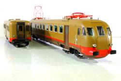 Os.kar HO art. OS-2062 FS Ale 540.018 + Le 640.030 RS Epoca IV livrea castano isabella, Os.kar HO art. OS-2062 FS Ale 540.018 + Le 640.030 RS Epoca IV livrea castano isabella

FS Set Elettromotrice ALe 540.018 (II serie) motorizzata e Rimorchiata semi-pilota Le 640.030 folle con RS Ep. IV livrea castano isabella. Elettromotrice con doppia motorizzazione nascosta sotto l’arredo interno. Entrambe unità con predisposizione digitale con interfaccia PluX22, interni raffinati e illuminati di serie a led; illuminazione cabine di guida indipendente dal comparto viaggiatori. Frontali configurabili (chiusi o con mantice esteso, con fanali accesi o spenti – possibile anche in analogico grazie a microswitch nel vano decoder). Speaker per decoder sonoro installato di serie e già collegato all’interfaccia PluX 22.
Modello in offerta speciale a 325,90 Euro (Listino 361,70)
Disponibile a Novembre 2022 - Solo 6 pz disponibili
