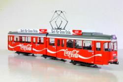 RIVAROSSI HO - art. HR 2861 - Tram DUEWEG GT6 livrea Coaca-Cola) - Epoca V, RIVAROSSI HO - art. HR 2861 - Tram DUEWEG GT6 livrea Coaca-Cola) - Epoca V
Spettacolare modello snodato con fine arredo in treno - motorizzazione piatta su un carrello - predisposto per decoder DCC 
