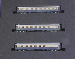 ARNOLD N HN4398 - CIWL VSOE (Venice Simplon Orient Express) Set di 3 carrozze (Ristorante-Salone Bar-Pulmann) Epoca V, ARNOLD N HN4398 - CIWL VSOE (Venice Simplon Orient Express) Set di 3 carrozze (Ristorante-Salone Bar-Pulmann) Epoca V
Confezione nostalgica in elegante cofanetto
Modelloin offerta speciale a 134,90 Euro (Listino 149,90)