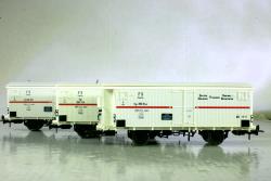 Rivarossi HO - art- HR 6561 FS Set tre carri refrigeranti a 2 assi tipo Hgb uno completo di garitta in livrea bianca con fascia rossa - Epoca IIIb