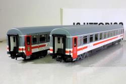 RIVAROSSI H0 HR4356 - FS Set 2 Carrozze tipo UIC-Z1 (progetto 901) di 2 classe Livrea Intercity Day con striscia grigia Epoca VI