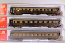 RIVAROSSI H0 art.HR4326 FS Set 3 carrozze tipo 1946 una di 1cl serie Az 13010 e due di 3cl. serie Cz 33010 - Livrea Castano Isabella - Epoca III