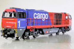 TRIX HO - art. 22881 SBB CFF FFS CARGO - Locomotiva diesel Vossloh G 2000 BB - Epoca VI - SOUND, TRIX HO - art. 22881 SBB CFF FFS CARGO - Locomotiva diesel Vossloh G 2000 BB Imponente locomotiva Diesel con cabina di guida simmetrica serie Am 840 delle Ferrovie Federali Svizzere (FFS), immessa in servizio per il settore merci FFS Cargo. Colorazione base rosso fuoco/blu oltremare con cornice grigio basalto. Numero della compagnia della locomotiva Am 840 002-0. Condizioni operative dell'epoca VI.
Modello con Decoder digitale con estese funzioni audio e luminose. Motore a 5 poli ad alte prestazioni con grande forza di trazione e munito di volano installato centralmente. Tutti e 4 gli assi azionati tramite cardano. gomme di trazione. I Tripli fari e le 2 luci di posizione rosse che cambiano a seconda della direzione di marcia funzionano nel funzionamento convenzionale e possono essere controllati digitalmente. I fari sulle parti 2 e 1 della locomotiva possono essere spenti separatamente in modo digitale. Se i fari su entrambi i lati della locomotiva sono spenti, su entrambi i lati funzioneranno i fanali a doppia A. L'illuminazione della cabina di guida può essere controllata digitalmente separatamente per ciascuna cabina di guida. Illuminazione con diodi luminosi (LED) a luce bianca calda e rossa esenti da manutenzione. Molti dettagli applicati separatamente. Ringhiere longitudinali sul telaio metallico. Trave tampone dettagliata. I tubi freno collegabili sono inclusi. Le coperture anteriori in dotazione possono essere montate anche sulla trave respingente.
Lunghezza oltre respingente 20 cm.











Locomotiva elettrica Re 4/4 1° Serie delle Ferrovie Federali Svizzere (FFS) in livrea verde abete Epoca III. Versione originale con porte di transizione end-to-end e piastre di transizione. Numero di servizio della locomotiva 10011. Condizioni di esercizio intorno al 1959.
Modello con decoder digitale e ampie funzioni sonore. Propulsione controllata ad alta efficienza con volano, installato centralmente. Tutti e 4 gli assi azionati tramite cardano. pneumatici da trazione. I tripli fari e 1 luce di posizione bianca (codice svizzero dei fari) cambiano con la direzione di marcia, funzioneranno in modalità convenzionale e possono essere controllati digitalmente. I fari dell'estremità 2 e 1 della locomotiva possono essere spenti digitalmente separatamente. Doppia funzione luminosa A. Illuminazione con diodi emettitori di luce (LED) a luce bianca calda esenti da manutenzione. Gradini del tetto applicati separatamente. Manubrio in metallo inserito. Rappresentazione delle piastre di transizione anteriori e delle maniglie.
Lunghezza ai respingenti 17,1 cm.
Modello completamente in metallo con decoder digitale DCC/mfx compatibile con RailCom.





Mit Digital-Decoder und umfangreichen Geräuschfunktionen. Geregelter Hochleistungsantrieb mit Schwungmasse, zentral eingebaut. Alle 4 Achsen über Kardan angetrieben. Haftreifen. Fahrtrichtungsabhängig wechselndes Dreilicht-Spitzensignal und 1 weißes Schlusslicht (Schweizer Lichtwechsel) konventionell in Betrieb, digital schaltbar. Spitzenlicht an Lokseite 2 und 1 jeweils digital separat abschaltbar. Doppel-A-Licht-Funktion. Beleuchtung mit wartungsfreien warmweißen Leuchtdioden (LED). Separat angesetzte Dachlauftritte. Eingesetzte Griffstangen aus Metall. Darstellung der stirnseitigen Übergangsbleche und Handgriffe.
Länge über Puffer 17,1 cm.

Dieses Modell finden Sie in Wechselstromausführung im Märklin H0-Sortiment unter der Artikelnummer 39423.









in livrea crema/beige numero di servizio 421 393-0  - Epoca VI
Locomotiva di proprietà di International Rolling Stock Investment GmbH (IRSI), gestite da TR Trains Rail AG. Condizioni operative intorno al 2020.
Modello interamente in metallo con ingranaggi in ottone completo di decoder digitale ed estese funzioni luminose e sonore. Propulsione controllata ad alta efficienza con volano, installato centralmente. 4 assi azionati tramite cardano. pneumatici da trazione. I tripli fari e 1 luce di posizione bianca (codice svizzero dei fari) cambiano con la direzione di marcia, funzioneranno in modalità convenzionale e possono essere controllati digitalmente. L'illuminazione può essere commutata su 1 fanale posteriore rosso quando si guida da soli. I fari della locomotiva 2 e 1 possono essere spenti digitalmente separatamente. Doppia luce A come segnale di arresto di emergenza rosso. I fari a lunga distanza, l'illuminazione della cabina di guida e l'illuminazione della sala macchine possono essere controllate separatamente e digitalmente. Illuminazione con diodi emettitori di luce (LED) bianchi caldi e rossi esenti da manutenzione. Manubri attaccati sui lati e sul davanti in metallo. I giunti possono essere sostituiti con i grembiuli anteriori chiusi. Lunghezza ai respingenti 17,1 cm.
