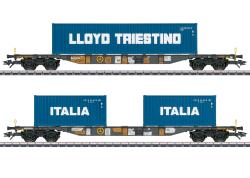 Scala H0 - art. 47460 FS Set di carri portacontainer tipo Sgns a quattro assi tipo AAE Sgns 19, noleggiati alla Cemat S.p.A. Caricato con un container Lloyd Triestino da 40 piedi e due container Italia da 20 piedi. Epoca VI, Marklin H0 - art. 47460 FS Set di carri portacontainer tipo Sgns
a quattro assi tipo AAE Sgns 19, noleggiati alla Cemat S.p.A. Caricato con un container Lloyd Triestino da 40 piedi e due container Italia da 20 piedi. Epoca VI
Bellissimi carri per trasporto container completi di Carrelli tipo Y 25. Pavimento per auto da trasporto in metallo traforato tipico del prototipo con travi laterali esterne distintive a forma di pancia di pesce. Caricato con un container Lloyd Triestino da 40 piedi e due container Italia da 20 piedi. Vetture con numeri aziendali diversi e ciascuna confezionata singolarmente.
Lunghezza totale ai respingenti circa 46 cm.
Lunghezza ai respingenti per vettura 10,2 cm.
completi di ganci ad innesto Nem e dispositivo per allontanamento timoneria in curva
