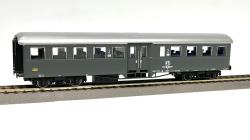 Os.kar HO - art. OS-3304.1 FS Carrozza Corbellini 2 Cl. Serie B 50 83 29-08 046-1 Livrea Grigio Ardesia Epoca IV, Os.kar HO - art. OS-3304.1 FS Carrozza Corbellini 2 Cl. Serie B 50 83 29-08 046-1 Livrea Grigio Ardesia Epoca IV
Bellissima carrozza molto dettagliata completa di ganci estraibili a norme NEM e dispositivo per allontanamento timoneria in curva
Modello in offerta speciale a 44 Euro (Listino 54,90)