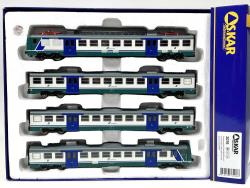 Os.kar HO - art.Os.kar OS-2076 FS - Ale 582 +Le 763+ Le 763 + Le 562 - Livrea XMPR - Epoca V, Os.kar HO - art.Os.kar OS-2076 FS - Ale 582 +Le 763+ Le 763 + Le 562 - Livrea XMPR - Epoca V
Treno per servizi regionali di Trenitalia - Gruppo FS Italiane, composto da quattro elementi: elettromotrice ALe 582 082, rimorchiate intermedie Le 763 136 ed Le 763 138 e rimorchiata semipilota Le 562 048. Livrea XMPR, Con fanali funzionanti e illuminazione interna di serie; illuminazione in cabina di guida indipendente dal comparto viaggiatori. Condotta passante multipolare, aggancio corto tra gli elementi. Predisposizione DCC con interfaccia 21 poli; predisposizione sound con diffusore sonoro già installato.
