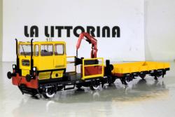 RIVAROSSI HO art. HR2909S - RFI motocarrello di servizio KLV 53 con gru a braccio, Epoca V-VI - SOUND, RIVAROSSI HO art. HR2909S - RFI motocarrello di servizio KLV 53 con gru a braccio, Epoca V-VI - SOUND
Bellissimo e con molti dettagli questo motocarrello "Draisina" per lavori di manutenzione di RFI
Modello dotato di motore e completo di gru mobile nonchè di carrello agganciato con connettore magnetico per la trasmissione della corrente 
Modello SOUND
Modello in offerta speciale a Euro 278 (listino Euro 309,90)