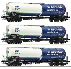ROCO HO - art. 6600054 SBB Set di tre carri cisterna a 4 assi "OMV", tipo Zans, della Wascosa - Epoca VI, ROCO HO - art. 6600054 SBB Set di tre carri cisterna a 4 assi "OMV", tipo Zans, della Wascosa - Epoca VI

Il modello originale del carro cisterna a quattro assi con una capacità di 95 m³ è utilizzato per il trasporto di prodotti petroliferi di colore chiaro (cherosene, benzina, diesel, gasolio) e prodotti chimici liquidi. Le griglie delle passerelle ribassate per il passaggio d'ispezione del boccaporto di carico è tipico di questo tipo di carro.

■ Maniglie sottili e sporgenti
■ Con passerelle a griglia perforata dal design sofisticato
■ Ganci ad innesto NEM 
■ Cinematismo per  allontanamento della timoneria in curva

