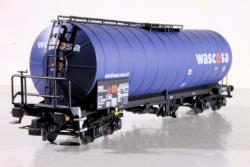 Rivarossi HO - art. HR 6666 - WASCOSA Carro cisterna a 4 assi, livrea blu -  Epoca VI, Rivarossi HO - art. HR 6666 - WASCOSA Carro cisterna a 4 assi, livrea blu -  Epoca VI
Carro molto ben definito e particolareggiato completo di gancio estraibile a norme NEM e cinematismo per allontanamento timoneria in curva - Prodotto in offerta speciale a 39,51 Euro (Listino 43,90 Euro)