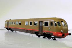 Os.kar HO art. OS-2067 - FS Le 600.006 con RS livrea castano isabella rosso ep. IV, Os.kar HO art. OS-2067 - FS Le 600.006 con RS livrea castano isabella rosso ep. IV
Le 600.006 con RS ep. IV. livrea castano isabella. Unità con predisposizione digitale con interfaccia PluX22, interni raffinati e illuminati di serie a led; illuminazione cabine di guida indipendente dal comparto viaggiatori. Frontali configurabili (chiusi o con mantice esteso, con fanali accesi o spenti – possibile anche in analogico grazie a microswitch nel vano decoder). Speaker per decoder sonoro installato di serie e già collegato all’interfaccia PluX 22. 