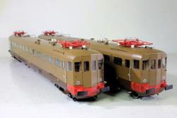 Os.kar HO art. OS-2096 - FS Set di ALe 880.013 mot. + ALe 880.019 dummy -  livrea Livrea Castano-Isabella Epoca IV, Os.kar HO art. OS-2096 - FS Set di ALe 880.013 mot. + ALe 880.019 dummy -  livrea Livrea Castano-Isabella Epoca IV
Set di ALe 880.023 mot. + ALe 880.011 dummy entrambe testate tronche e con intercomunicante, fanali di origine e trombe corte, finestrino bagagliaio accecato per fare posto all'armadio RS, con loghi fumatori, pantografi tipo FS 42LR. Telaio in metallo, cassa e sotto cassa in ABS. Respingenti molleggiati. Fornito con un frontale in configurazione chiusa e l'altro in configurazione aperta, con mantice (possibilità di configurare a scelta tutti i frontali grazie agli aggiuntivi in dotazione). Dotato di doppia motorizzazione cardanica a 5 poli e trasmissione su entrambi i carrelli con giunti telescopici, timoni di allontanamento e porta gancio a norma NEM su entrambe le testate. Inversione delle luci in base al senso di marcia bianco/rosso. Illuminazione interna di serie. Luci configurabili in analogico tramite micro interruttori ed in digitale tramite funzioni (luci di testa, luci di coda, vano viaggiatori, cabina A e cabina B). Modello predisposto per installazione di decoder PLUX-22 e con altoparlante installato e cablato di serie. Raggio minimo suggerito 420mm. 
Modello in offerta speciale a 349 Euro (Listino 395 Euro)
DISPONIBILI SOLO 2 ESEMPLARI