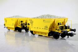 Os.kar H0 - art. OS-4355 RFI set di 2 carri tramoggia serie Fcc livrea gialla e nera - Epoca VI, RFI set di 2 carri tramoggia serie Fcc livrea gialla e nera - Epoca VI. immatricolati 42 83 639 1 150 7 e 4283 639 1 240-6 ep, VI. Telaio in metallo (sottostruttura della vasca ), sovrastruttura in plastica. Assi in metallo, timoni con porta-gancio a norma NEM su entrambe le testate. carico riprodotto ed estraibile. interno della vasca riprodotto. particolari interamente riportati e finemente dettagliati (leveraggi, impianto frenante mancorrenti, predellini)
MODELLI IN OFFERTA SPECIALE A 88 EURO (LISTINO 97,90)
