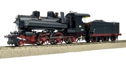 OS.Kar HO - art. 1632 - FS Locomotiva a vapore Gr 623.021 fanali elettrici, tender a 3 assi, Bissel a vela piena - Epoca III-IV., OS.Kar HO - art. 1632 - FS Locomotiva a vapore Gr 623.021 fanali elettrici, tender a 3 assi, Bissel a vela piena - Epoca III-IV.
Locomotiva e tender in metallo pressofuso, cabina e dettagli minori in plastica o metallo. Biellismo interamente riprodotto e funzionante. Nuove ruote con raggi ancora più sottili per un effetto "galleggiamento" e una trasparenza del telaio e del sotto cassa come al vero. Nuovo motore "coreless" a indotto senza ferro. Nuova elettronica predisposta per decoder PluX22, con speaker installato e cablato di serie. fanali illuminati. Timone di allontanamento sul retro del tender con porta gancio a norma NEM e solo porta gancio a norma NEM, sul frontale della locomotiva. Barra di accoppiamento tra loco e tender a due posizioni. 
Modello in offerta speciale a 323 Euro (Listino 359,90)