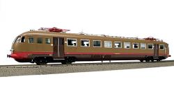 s.kar H0 - art. OS-2080 FS Ale 660.009 motorizzata fanali moderni interruttore extra rapido RS pantografo 42U piatto dep. Mestre ep. IV-V - IN ARRIVO A FINE MESE - PRENOTABILE, Os.kar H0 - art. OS-2080 FS Ale 660.009 motorizzata fanali moderni interruttore extra rapido RS pantografo 42U piatto dep. Mestre ep. IV-V
Elettromotrice con doppia motorizzazione nascosta sotto l’arredo interno. Unità con predisposizione digitale con interfaccia PluX22, interni raffinati e illuminati di serie a led; illuminazione cabine di guida indipendente dal comparto viaggiatori. Frontali configurabili (chiusi o con mantice esteso, con fanali accesi o spenti – possibile anche in analogico grazie a microswitch nel vano decoder). Speaker per decoder sonoro installato di serie e già collegato all’interfaccia PluX 22. 
Modello in offerta speciale a 220,41 (Listino 244,90) IN ARRIVO A FINE MESE 